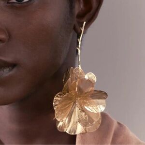 Zara Golden Flower Earrings